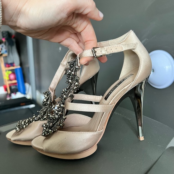 BCBGMAXAZRIA Dress Heels, size 6 - Picture 7 of 8